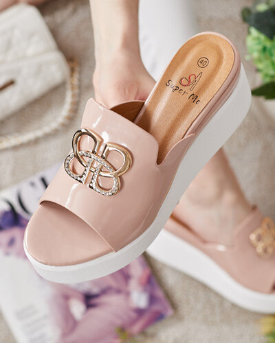 Royalfashion Lakierowane damskie klapki na koturnie Sailla