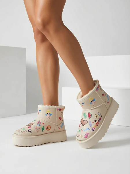 Royalfashion Krótkie buty a'la śniegowce damskie z naklejkami Hanaga