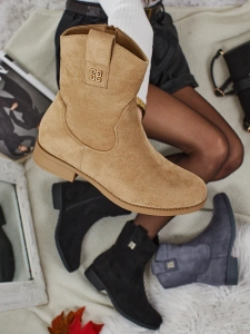 світло-коричневий