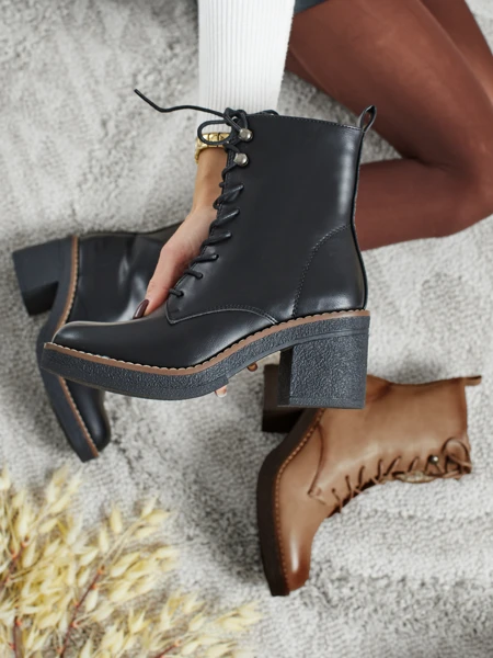 Botki damskie eko skórzanena słupku Zeltra