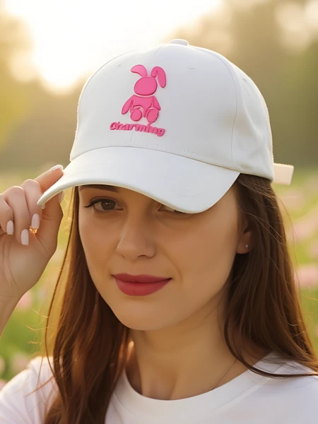 Royalfashion Czapka z daszkiem z naszywką Rabbit Wink