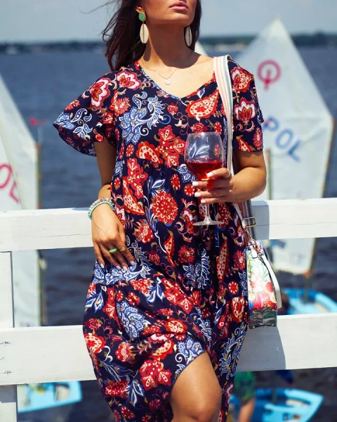 Royalfashion Granatowa damska sukienka z kolorowym kwiecistym wzorem