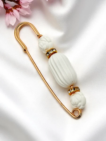 Ozdobna broszka damska z różyczkami Rose Charm