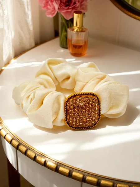 Royalfashion Gumka do włosów z ozdobną cyrkonią Satin Shine