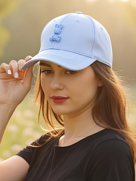 Royalfashion Czapka z daszkiem z naszywką Bunny Chic