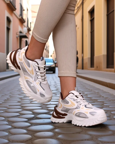 Royalfashion Sneakersy damskie lakierowane Leysi