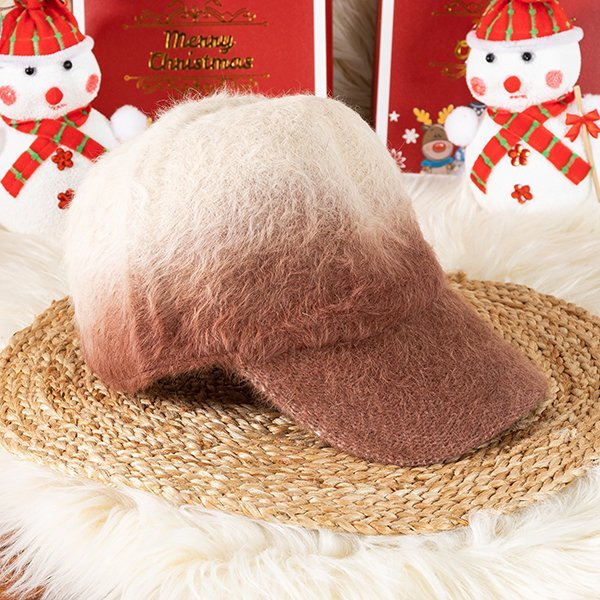 Коричнева кепка з хутром