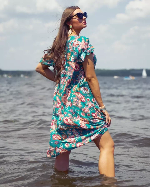 Royalfashion Zielona damska sukienka z kolorowym kwiecistym wzorem