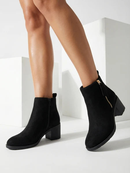 Royalfashion Czarne eko zamszowe botki damskie na niskim słupku Rejerry