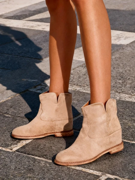 Royalfashion Botki a'la kowbojki na krytym koturnie Blueston