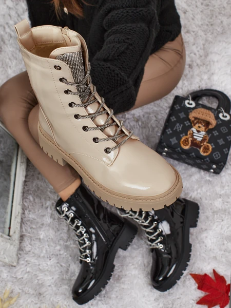 Лаковані шнуровані жіночі ботильйони Fjorra