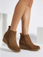 коричневий