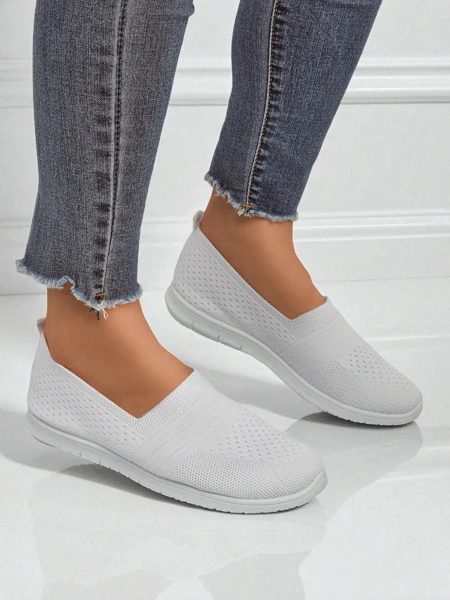 Białe damskie baleriny Ariadne z tkaniny oddychającej na płaskiej podeszwie