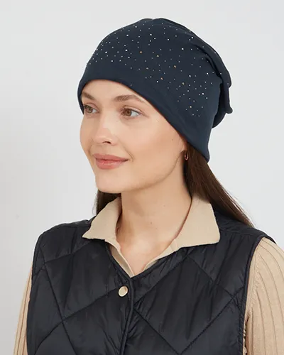 Royalfashion Ocieplana damska czapka z cyrkoniami
