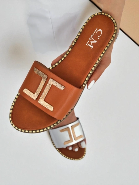 Royalfashion Klapki damskie z eko skóry z ozdobą Gildra