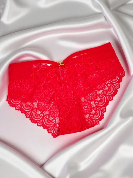 Majtki damskie typu figi z koronką i paseczkami