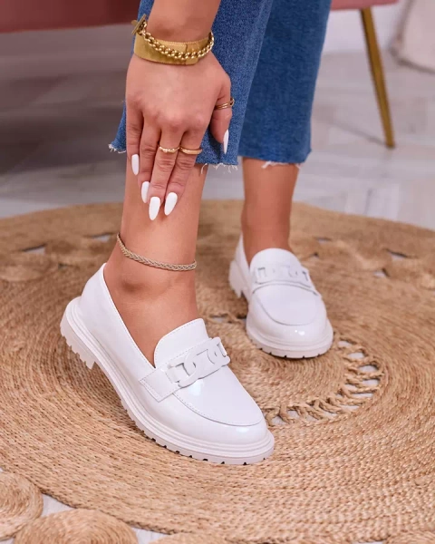 Royalfashion Białe lakierowane mokasyny damskie Dafench