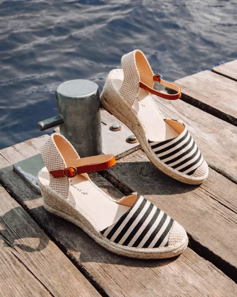Royalfashion Czarne espadryle damskie w paseczki na koturnie Mecera