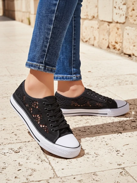 Damskie trampki Calista Nero z koronką, oddychające – kolekcja Lato/Wiosna