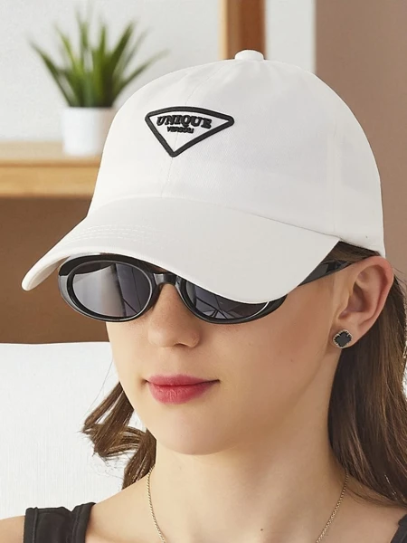 Royalfashion Czapka z daszkiem z naszywką Flash Cap