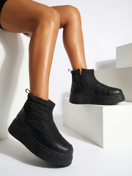 Royalfashion Wsuwane śniegowce damskie w czarnym kolorze Armeda