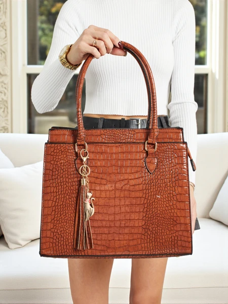 Жіноча сумка-шопер з екошкіри з тисненням Seraphyne