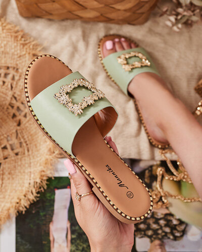 Royalfashion Zielone damskie eleganckie klapki ze złotą ozdobą Meriso