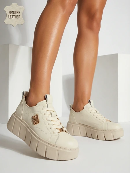 Sportowe sneakersy damskie ze skóry naturalnej Sacerr