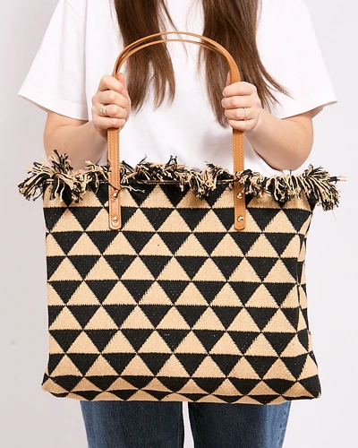 Royalfashion Pleciona torebka shopper we wzór w trójkąty