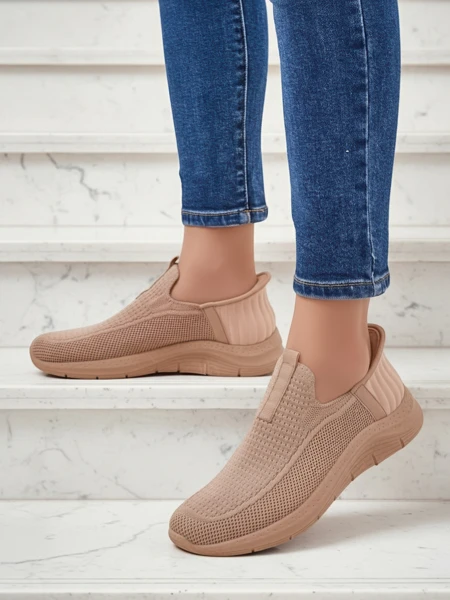Damskie buty slip on Selene Beżowe – wygodne sneakersy na płaskim obcasie