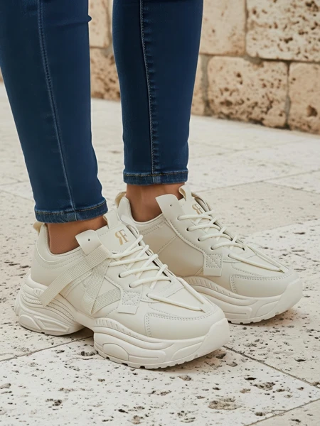 Beżowe sneakersy damskie Platina Roma na płaskim obcasie skóra eko 5 cm