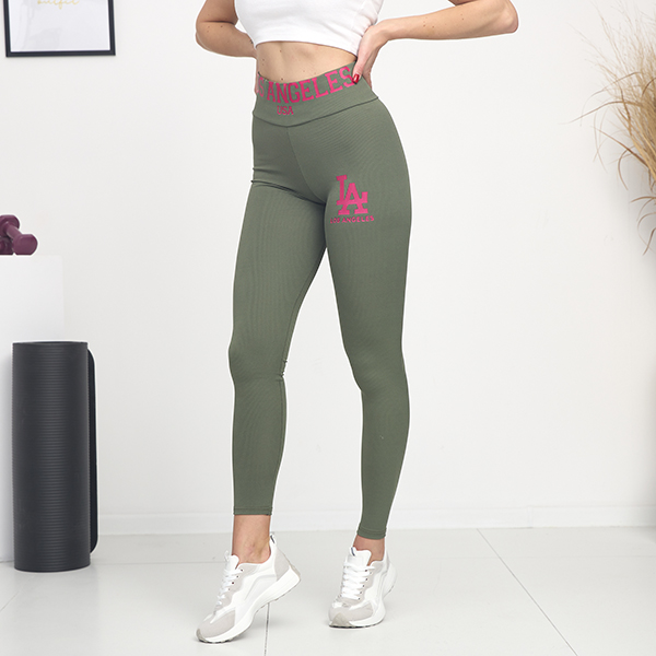 Royalfashion Zielone damskie prążkowane legginsy z różowymi napisami
