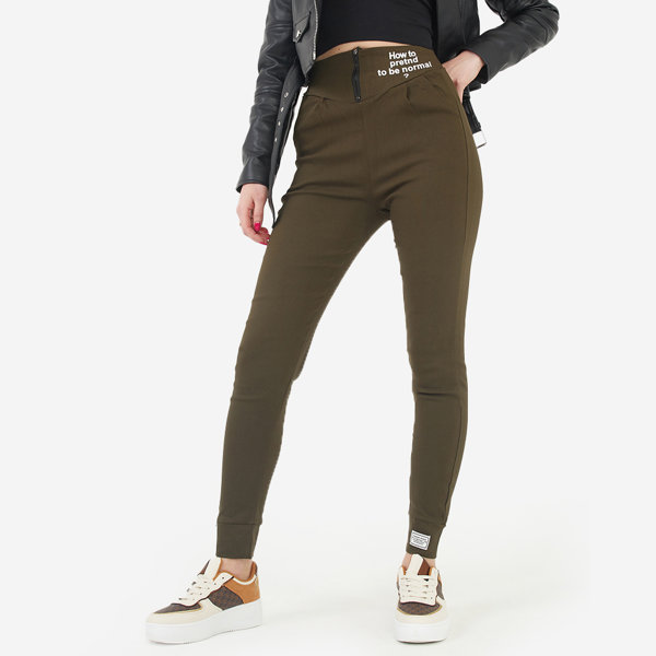 Зелені трегінси з декоративними написами